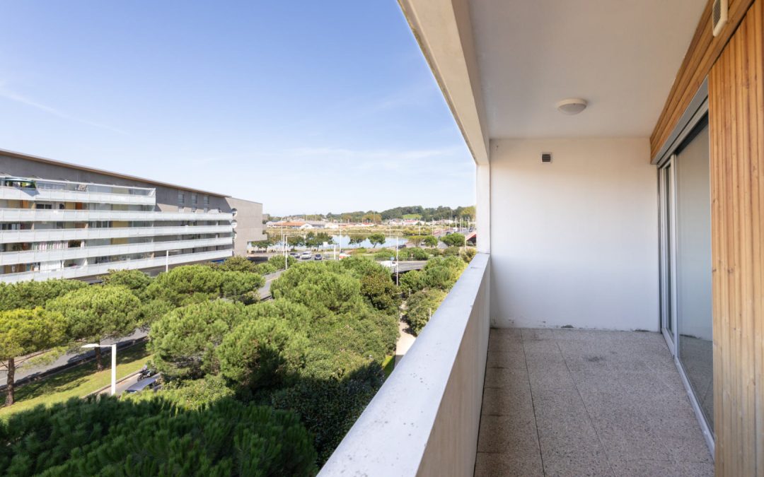 Bayonne Centre • 4ᵉ étage avec ascenseur • T2 51 m² • Terrasse 8 m² sans vis-à-vis • Parking sécurisé