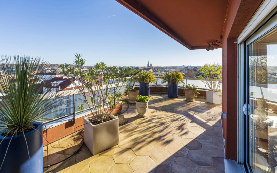 Exclusivité , Résidence de standing, BAYONNE Quartier des Arènes T3 avec terrasse de 90m² avec vue panoramique.garage