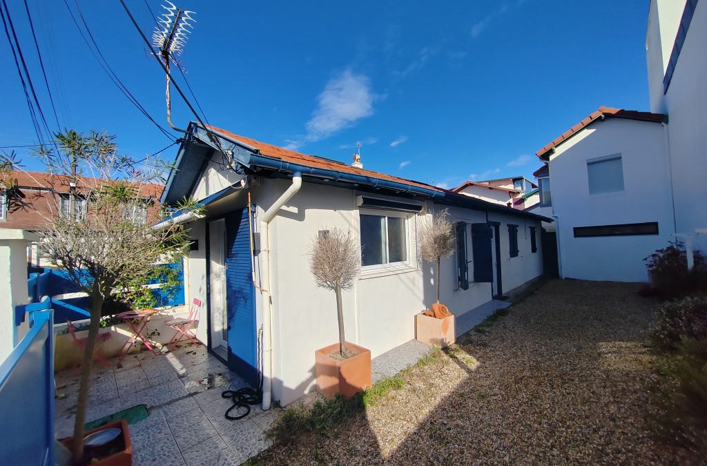 ANGLET le Golf, dans petite maison , studio au calme vendu loué.