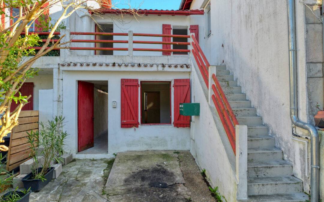 Exclusivité, maison centre ville Ascain à renover